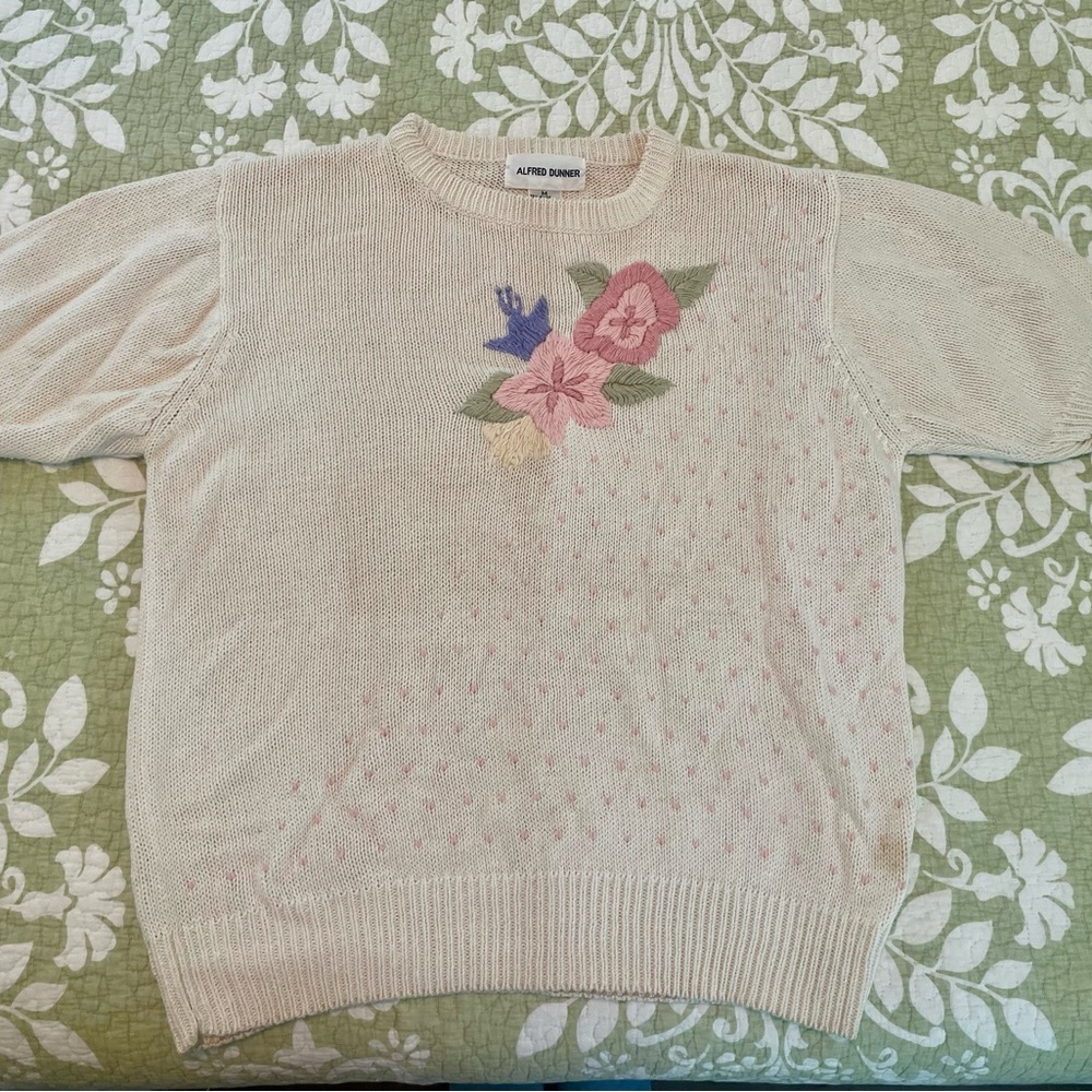 Alfred Dunner Medium vintage 80s 90s embroidered short sleeve sweater.